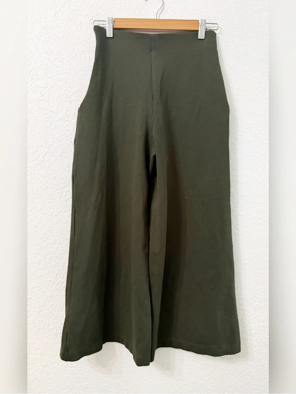 Quince - Ultra-Stretch Ponte Super Wide Leg Ankle Pants - M - Picture 4 of 12